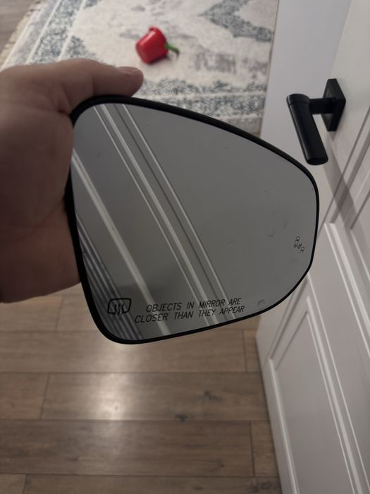 Toyota Highlander 2016  Зеркальный элемент правый