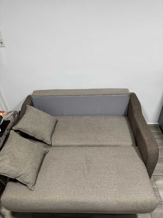 Vand canapea 2 locuri