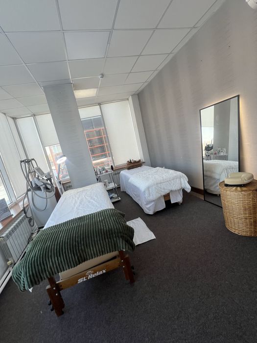 Сдается место в студии эстетики левый берег