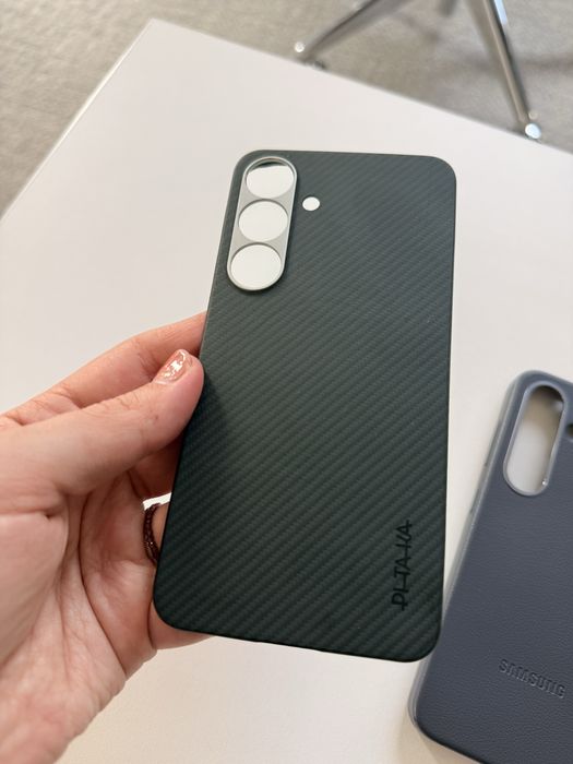 Премиум калъфи за Samsung Galaxy S25 – Оригинална кожа & Pitaka