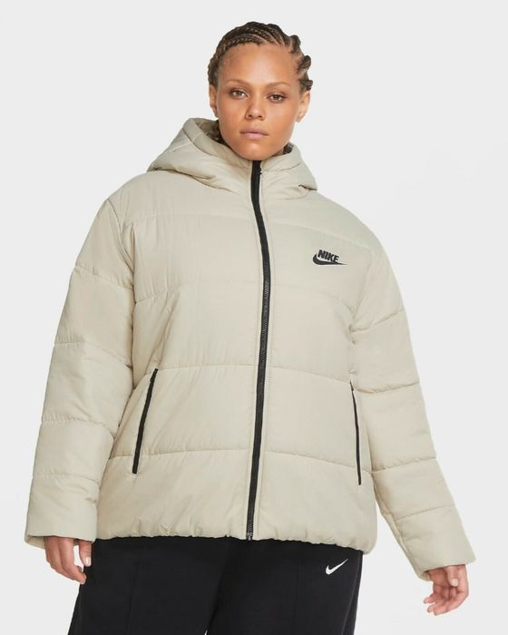 2 Якета на Nike XS и S размери