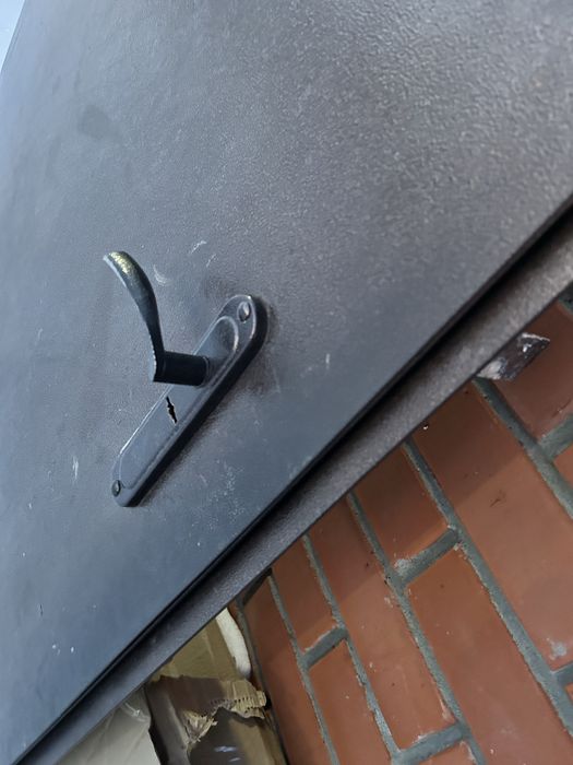 Продам дверь в хорошем состоянии