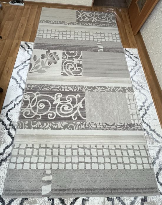 Ковер в хорошем состоянии.