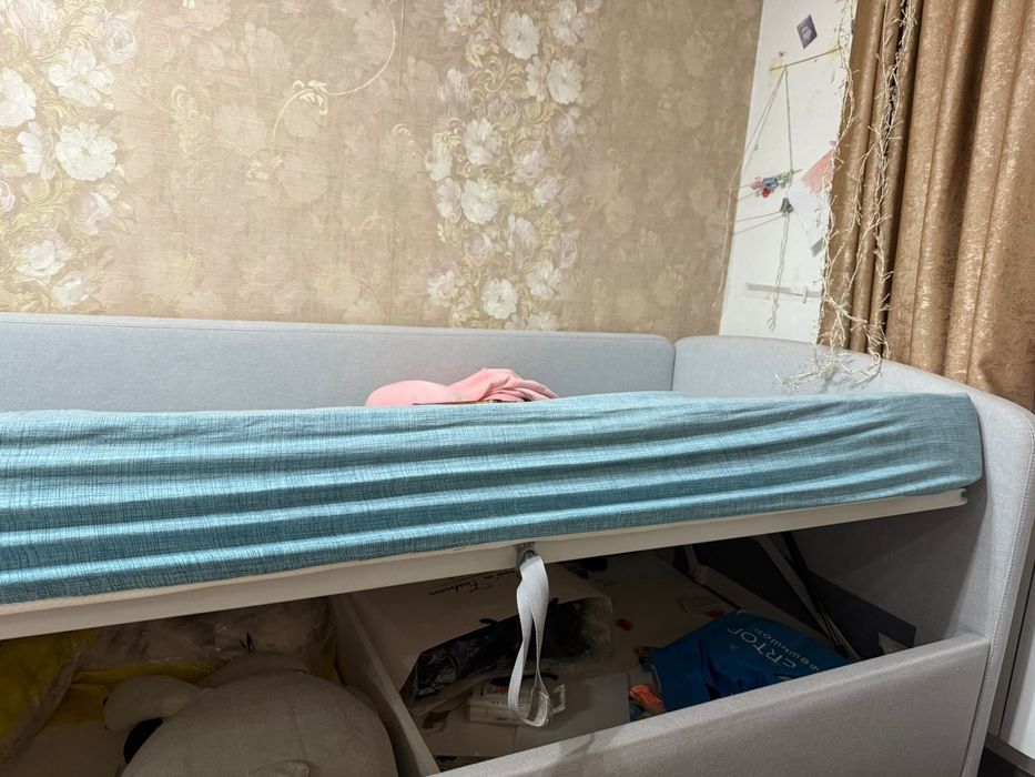 Кровати две штуки с матрасом