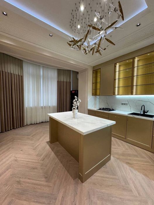 Продается 4х ком квартира в новостройке, ор-р: Black star Burger,180м²