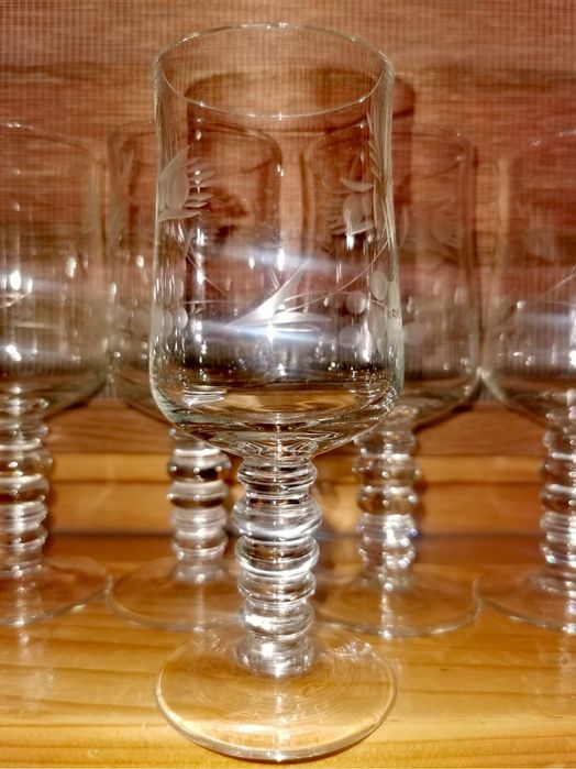 Кристални чаши 6 бр гравирани гроздов флорален мотив ракия 89 лв за 6