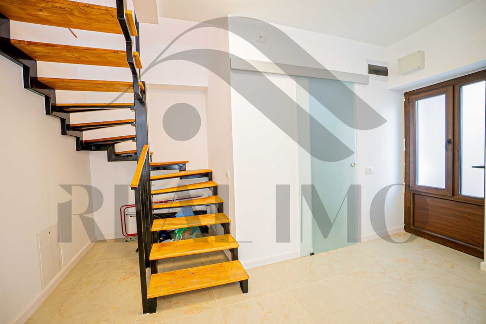 Duplex exclusivist în Piața Ovidiu | Vedere către Portul Turistic Tomis | Complet renovat în 2025