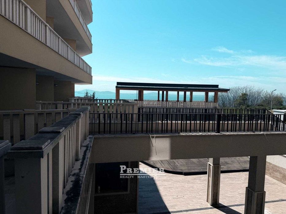 Двустаен апартамент на първа линия в кв.Сарафово