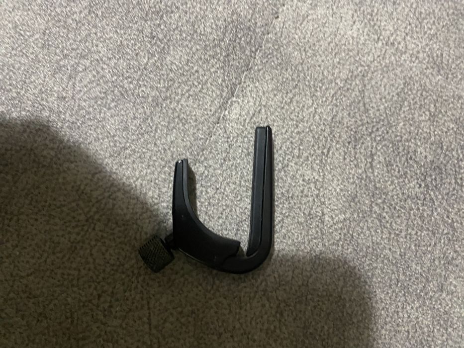 Продам укулеле .