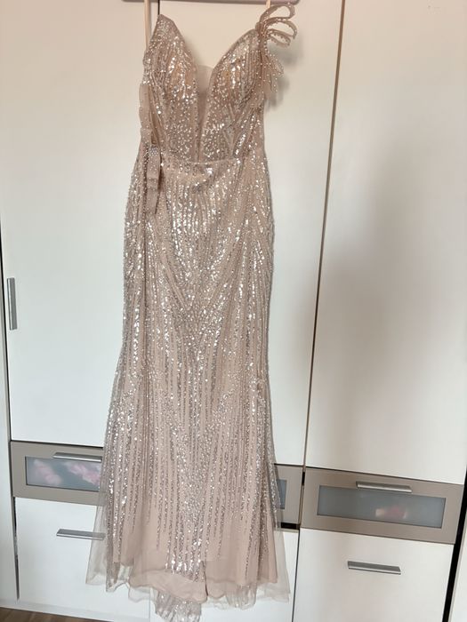 Rochie de nasa superba