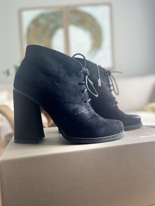 Боти естествен  велур Bata