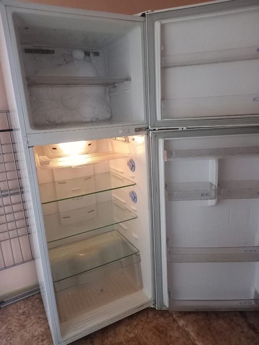 Холодильник работает только фрён нет