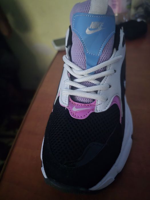 Adidași  Nike  noi
