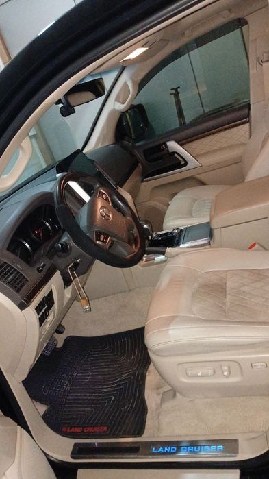 Продаётся Tayota Land Crusser 200