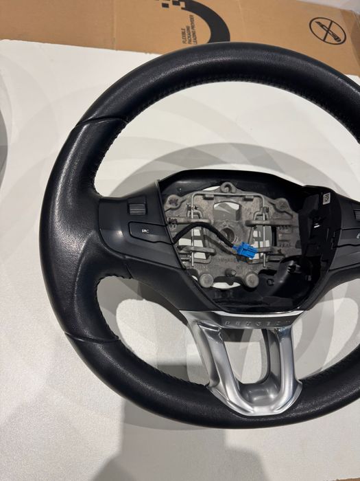 Peugeot 208 /2008 кожен волан Пежо 208