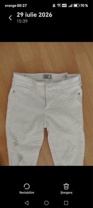 Blugi albi Abercrombie&Fitch Harper Low Rise super skinny marime S