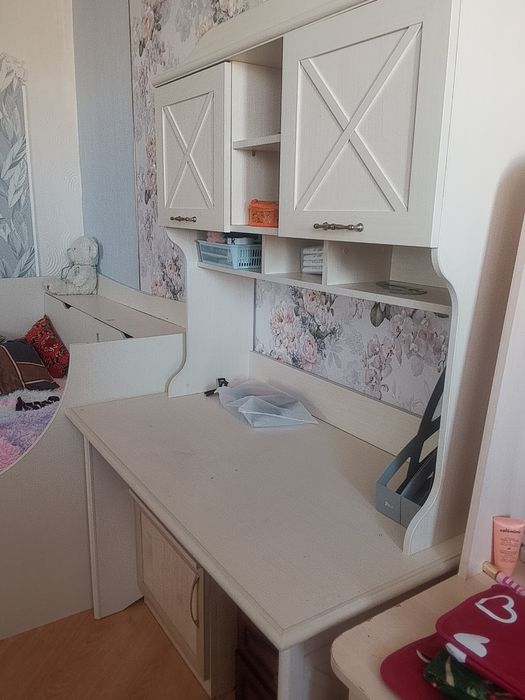 Продам письменный столик. Производство Украина.