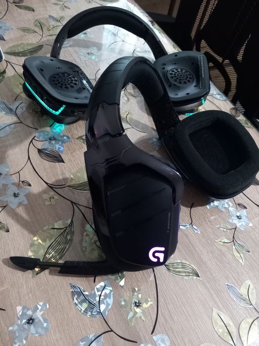 Casti RGB Gaming Wireless Logitech G933 cu stick si cablu incarcare originale + bureti noi