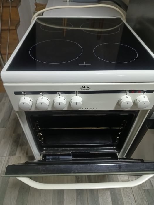 Aragaz Electric AEG Competence – Plită Vitroceramică, Stare Impecabilă