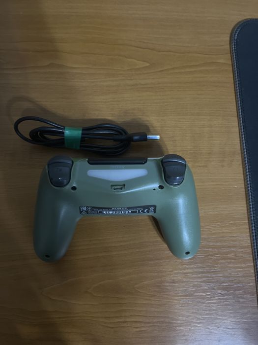 Vand maneta ps4 noua