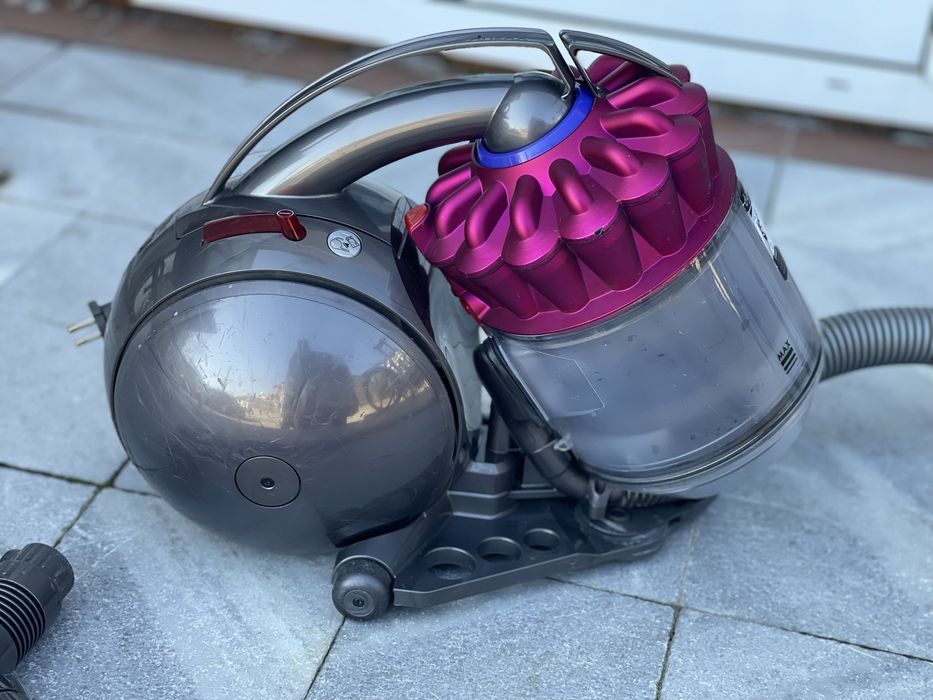 Прахосмукачка DYSON Ball DC33