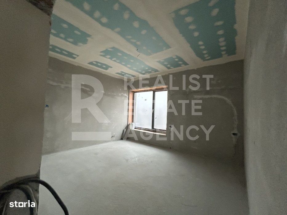 Casă P+1, 315 m² utili | Teren 1.530 m² | Pe malul lacului Ostratu