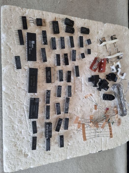 Pachet dif piese, Integrate Philips, etc. Perfecta stare.