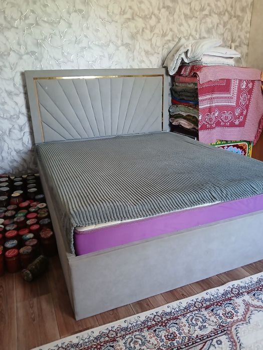 Кровать с матрасам сатылады