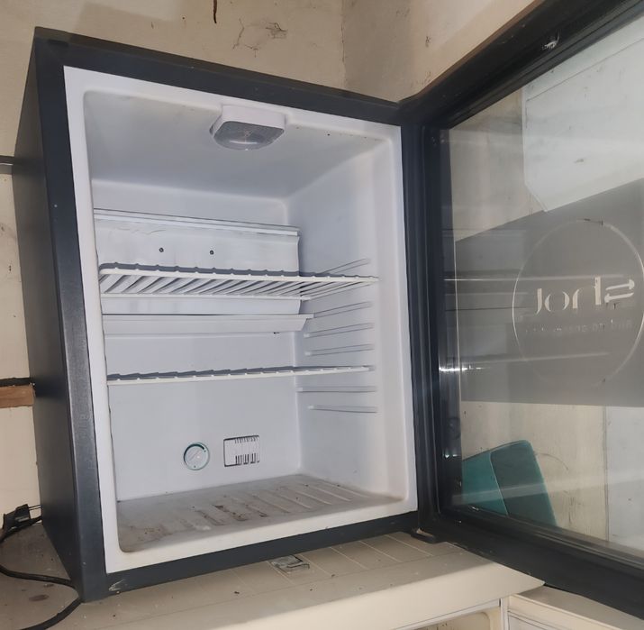 Frigider mic (mini frigider) tip vitrina (defect)