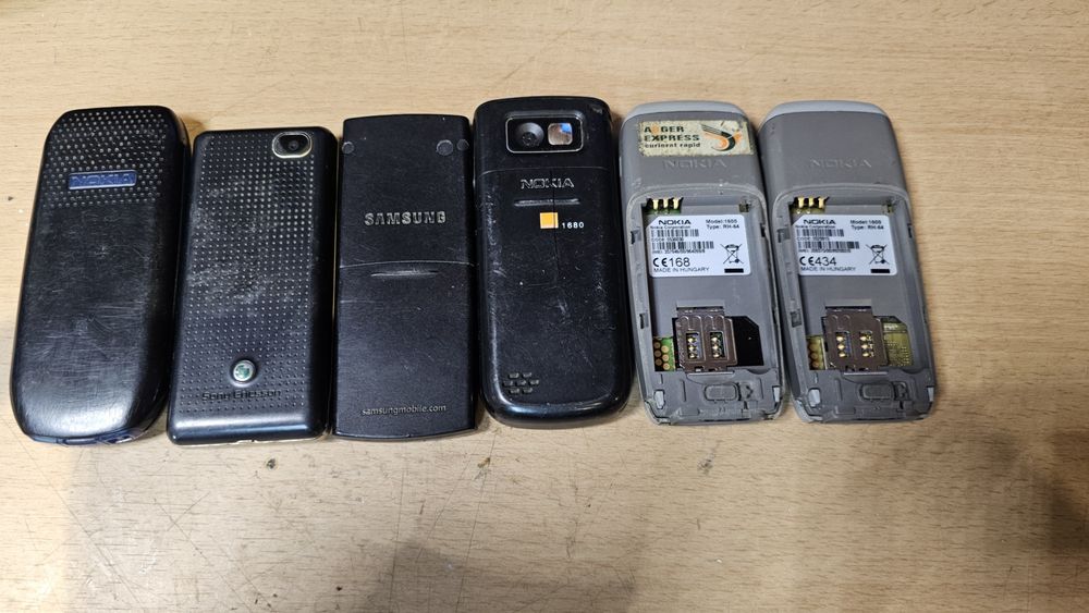 Telefoane cu butoane vechi