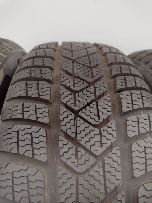 Нови 4бр.205/60/16 Pirelli SZ3 RFT BMW dot3819