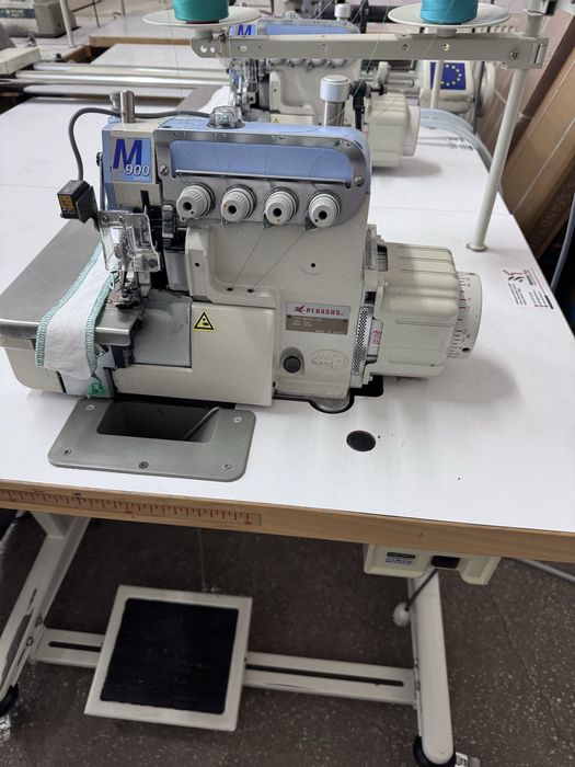 Masina surfilat 2 ace 4 fire PEGASUS Cu Taierea Ata si Ridicare Piciorus Automate
