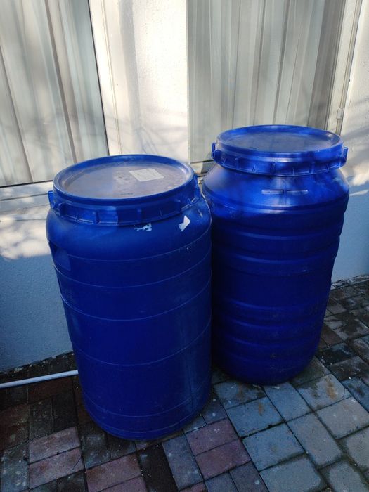 Vând butoie 220 l foarte rezistente