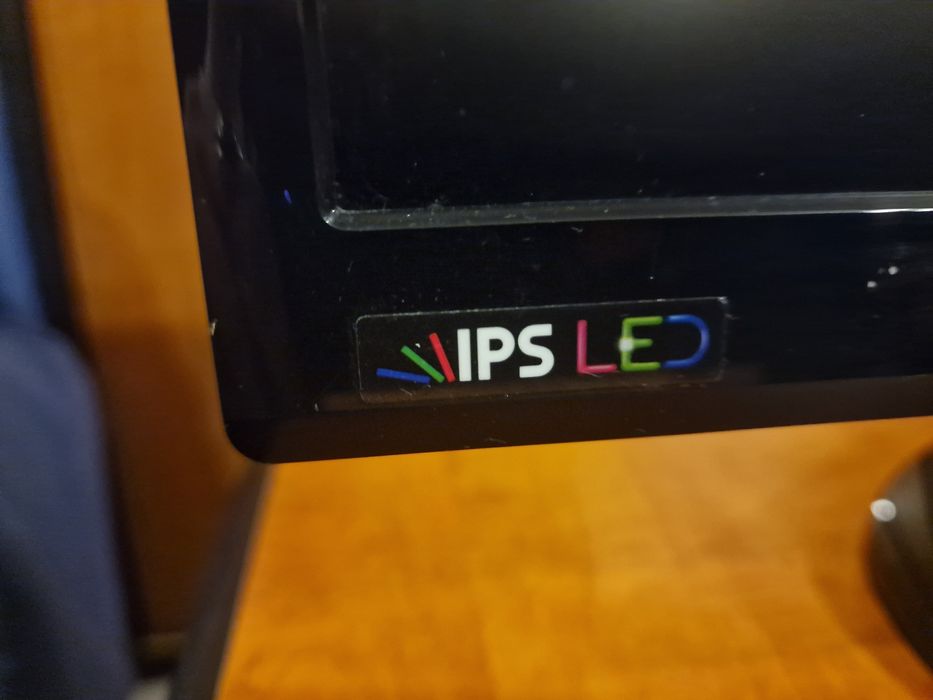 Монитор - Телевизор LG 22', изключително запазен С всичките аксесоари!