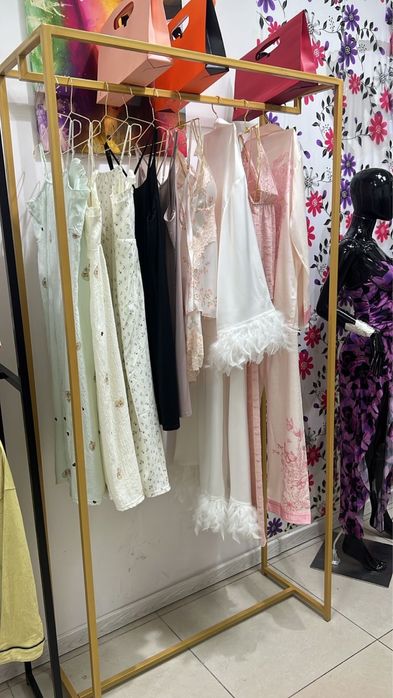 СРОЧНО! Манекены + торговые стойки —