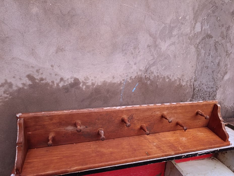 Старинная вешалка из натурального дерева