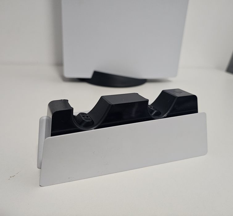 PS5 cu Disc 825GB – Controler + Stație Încărcare Sony