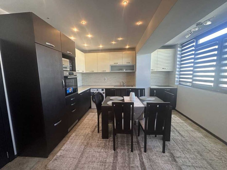 Дава се под наем Двустаен апартамент в Бургас, Славейков - 70 кв.м за 561 € - Снимка #4