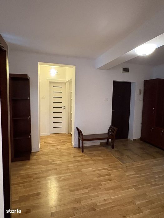 Apartament cu 4 camere, garaj , beci, pod și 3 balcone
