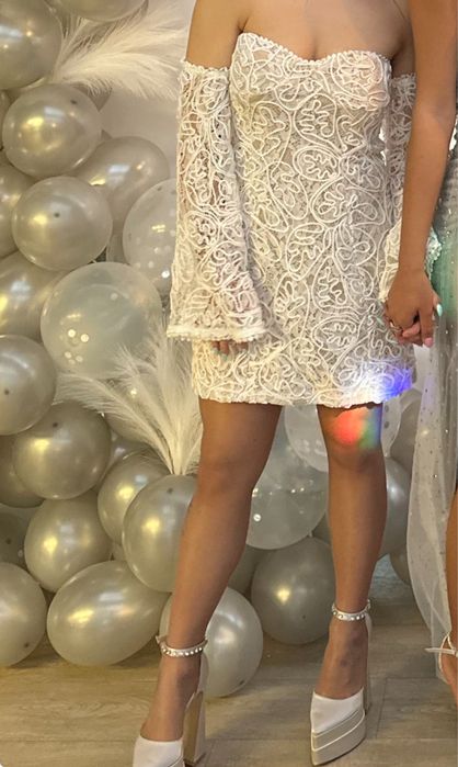 Дантелена коктейлна рокля