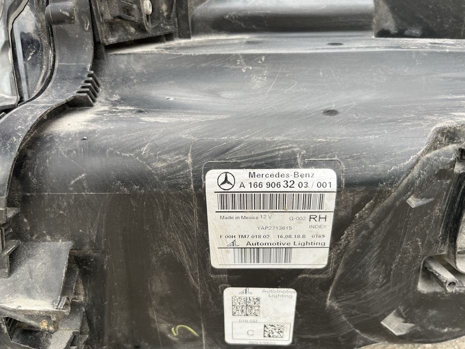 Фар за Mercedes GLS X166 + GLE W166/ Мерцедес ГЛС Х166 и Мерцедес ГЛЕ
