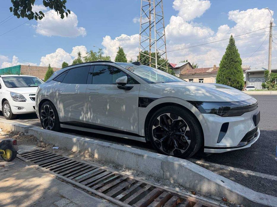 Zeekr 001 GT Smart Driving arzon narxda natariusga tayyor