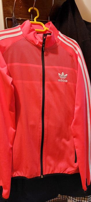 Vând bluza adidas