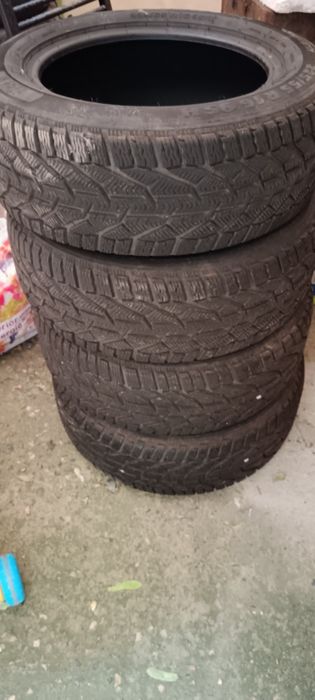 Vând jante cu tot cu cauciucuri 225 55 r16 iarnă
