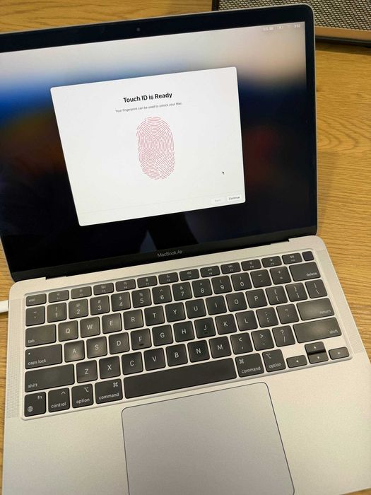 MacBook Air 13.3" M1 / 8GB RAM / 256GB SSD — Argintiu (Silver) 88% baterie
