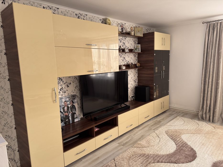 Vand mobila living
