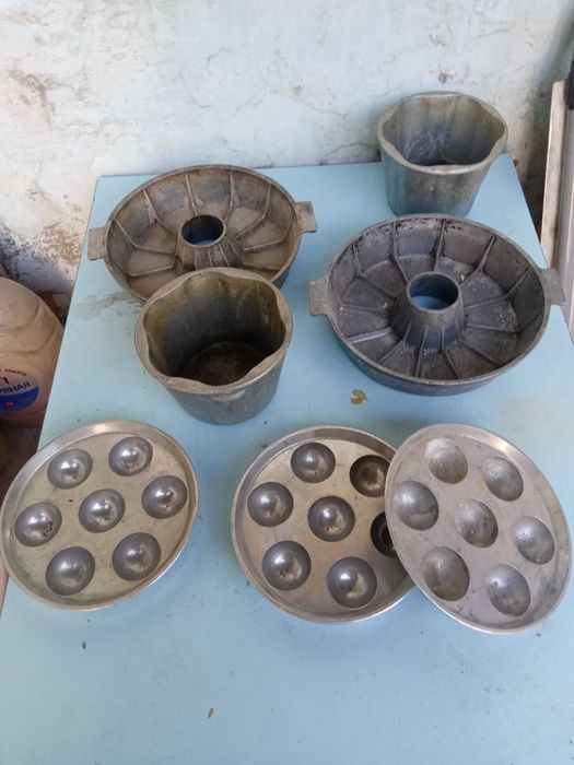 Формы для кекса и для пончиков.