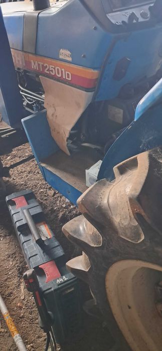 Продавам трактор Митцубиши МТ2501,челен товарач с отваряема кофа