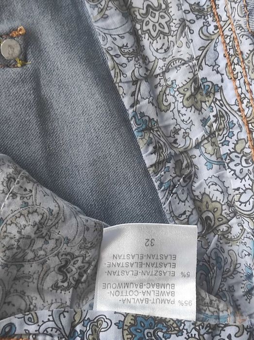 Дънки с паднало дъно