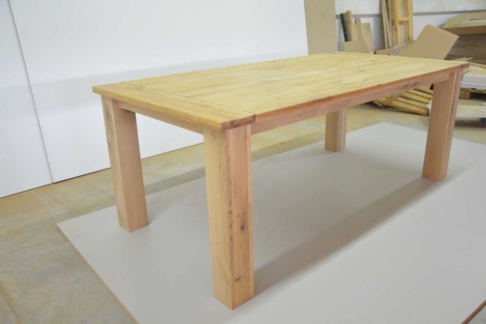 Масивни дъбови маси